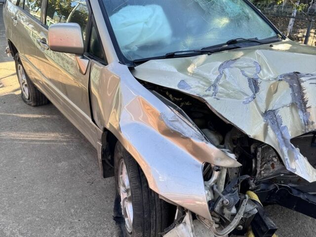 Лексус РХ 2000 в Белгород-Днестровском на Automoto.ua Бежевый Лексус РХ, объемом двигателя 3 л и пробегом 199 тыс. км за 1000 $, фото 1 на Automoto.ua