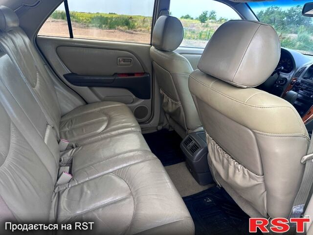 Бежевый Лексус РХ, объемом двигателя 3 л и пробегом 174 тыс. км за 4900 $, фото 10 на Automoto.ua