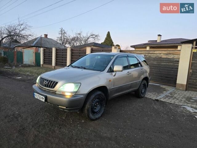 Бежевый Лексус РХ, объемом двигателя 3 л и пробегом 300 тыс. км за 4500 $, фото 2 на Automoto.ua