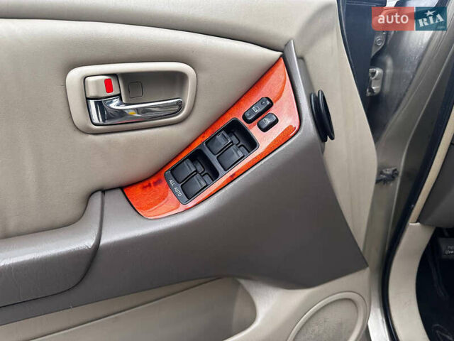 Бежевый Лексус РХ, объемом двигателя 3 л и пробегом 240 тыс. км за 5600 $, фото 10 на Automoto.ua