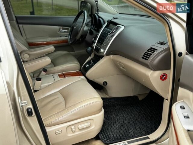 Бежевый Лексус РХ, объемом двигателя 3.3 л и пробегом 270 тыс. км за 9200 $, фото 13 на Automoto.ua