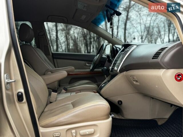 Бежевый Лексус РХ, объемом двигателя 3.3 л и пробегом 270 тыс. км за 9200 $, фото 17 на Automoto.ua