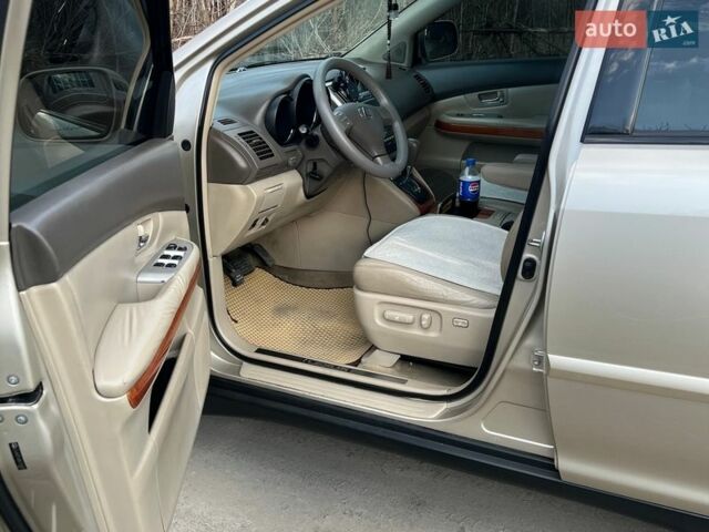 Бежевый Лексус РХ, объемом двигателя 3.3 л и пробегом 286 тыс. км за 10300 $, фото 9 на Automoto.ua