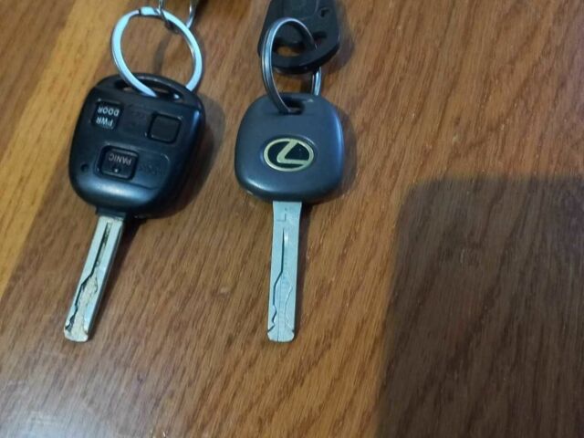 Бежевый Лексус РХ, объемом двигателя 3.3 л и пробегом 268 тыс. км за 10700 $, фото 5 на Automoto.ua