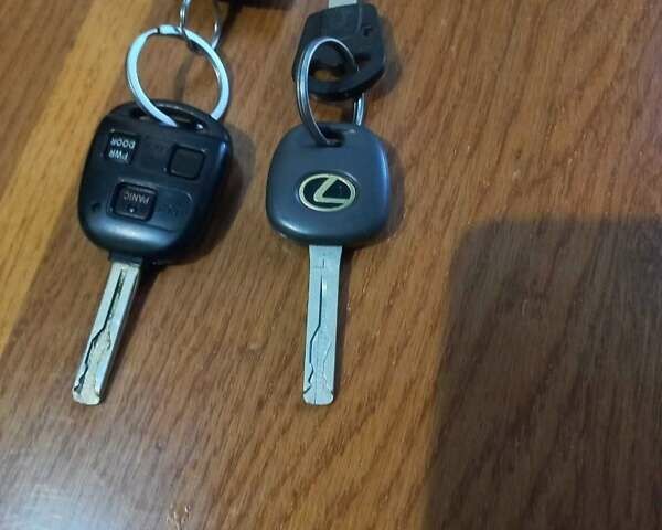 Бежевый Лексус РХ, объемом двигателя 3.3 л и пробегом 268 тыс. км за 10700 $, фото 4 на Automoto.ua