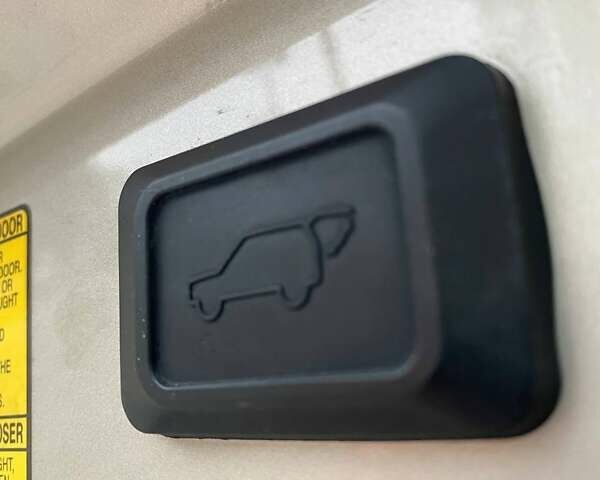 Бежевый Лексус РХ, объемом двигателя 3.5 л и пробегом 159 тыс. км за 13700 $, фото 24 на Automoto.ua