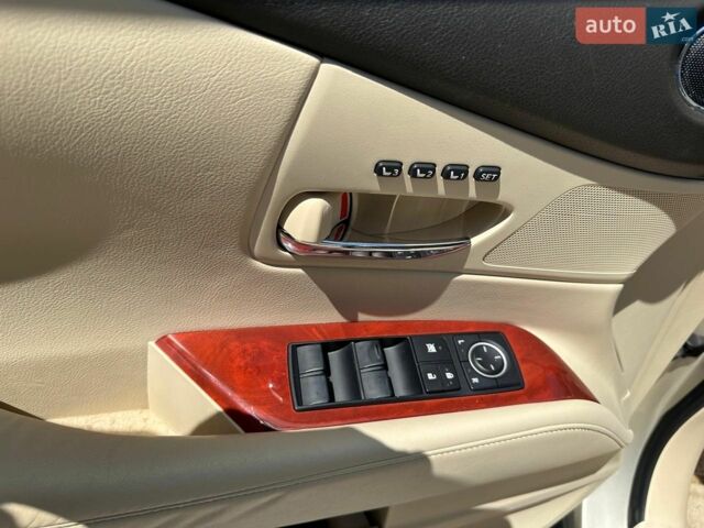 Бежевый Лексус РХ, объемом двигателя 3.46 л и пробегом 210 тыс. км за 17500 $, фото 13 на Automoto.ua