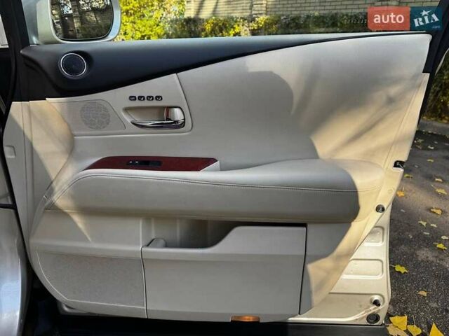 Лексус РХ 2012 в Киеве на Automoto.ua Бежевый Лексус РХ, объемом двигателя 3.5 л и пробегом 98 тыс. км за 22990 $, фото 32 на Automoto.ua