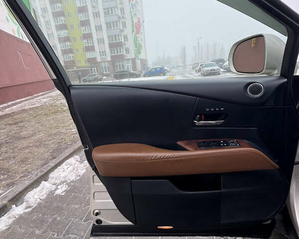 Бежевый Лексус РХ, объемом двигателя 3.46 л и пробегом 150 тыс. км за 19800 $, фото 4 на Automoto.ua