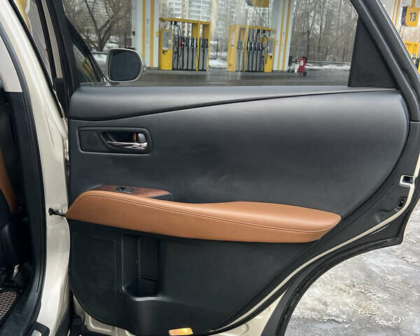 Бежевый Лексус РХ, объемом двигателя 3.46 л и пробегом 163 тыс. км за 18500 $, фото 2 на Automoto.ua