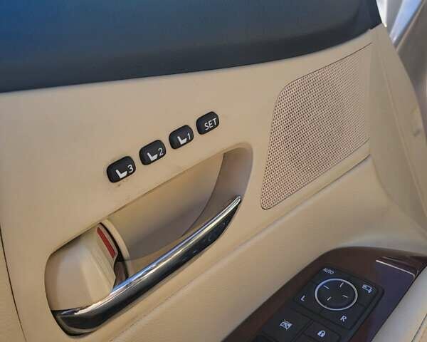 Бежевый Лексус РХ, объемом двигателя 3.5 л и пробегом 110 тыс. км за 20000 $, фото 3 на Automoto.ua