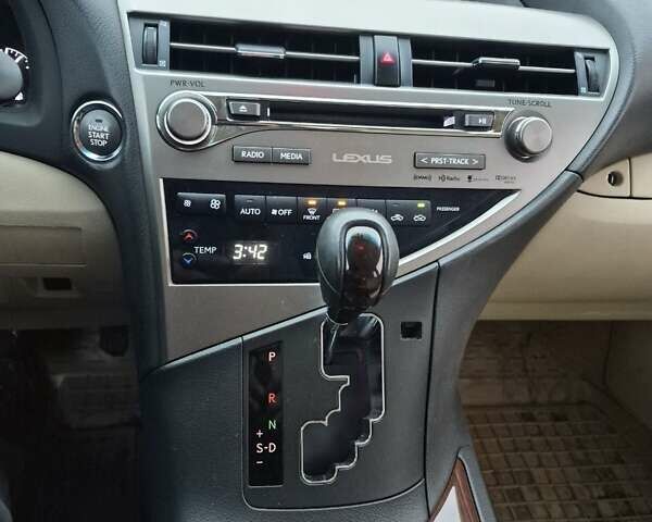 Бежевый Лексус РХ, объемом двигателя 3.5 л и пробегом 184 тыс. км за 17500 $, фото 7 на Automoto.ua