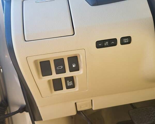 Бежевый Лексус РХ, объемом двигателя 3.5 л и пробегом 110 тыс. км за 20000 $, фото 5 на Automoto.ua