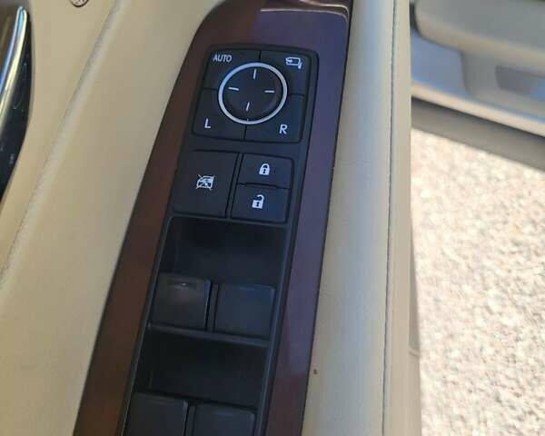 Бежевый Лексус РХ, объемом двигателя 3.5 л и пробегом 110 тыс. км за 20000 $, фото 4 на Automoto.ua