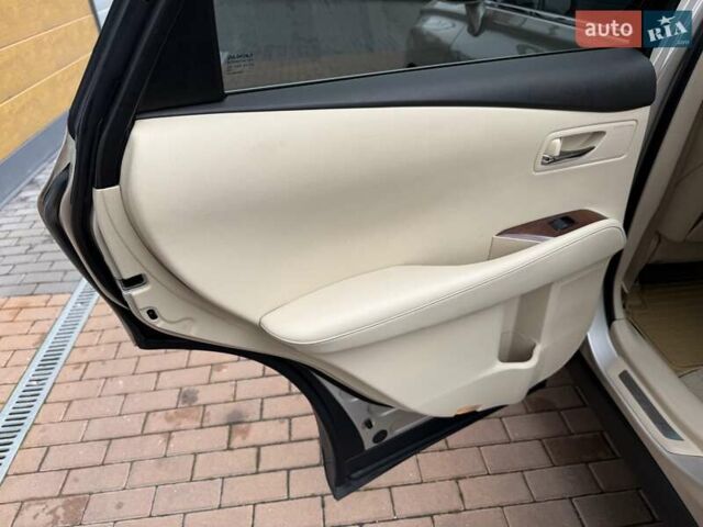 Бежевий Лексус РХ, об'ємом двигуна 3.46 л та пробігом 191 тис. км за 17500 $, фото 39 на Automoto.ua
