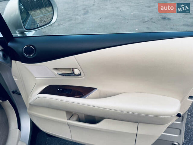 Бежевый Лексус РХ, объемом двигателя 3.5 л и пробегом 167 тыс. км за 19000 $, фото 13 на Automoto.ua