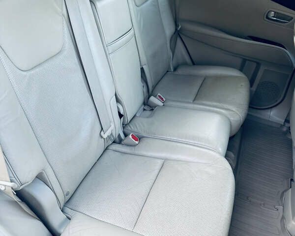 Бежевый Лексус РХ, объемом двигателя 3.5 л и пробегом 167 тыс. км за 19000 $, фото 11 на Automoto.ua