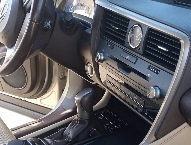 Бежевий Лексус РХ, об'ємом двигуна 2 л та пробігом 153 тис. км за 29500 $, фото 18 на Automoto.ua