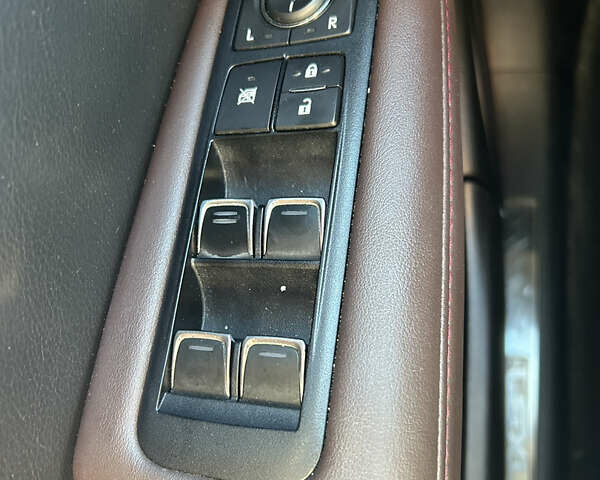 Бежевий Лексус РХ, об'ємом двигуна 2 л та пробігом 178 тис. км за 31000 $, фото 18 на Automoto.ua