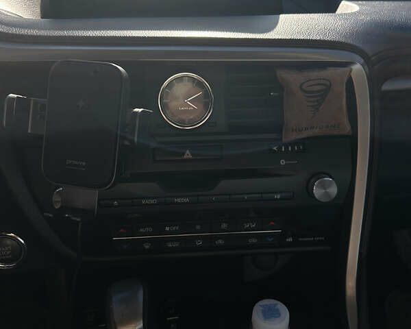 Бежевий Лексус РХ, об'ємом двигуна 2 л та пробігом 178 тис. км за 31000 $, фото 16 на Automoto.ua