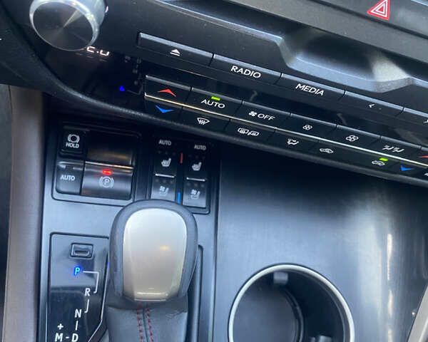 Лексус РХ 2016 в Красноград на Automoto.ua Бежевый Лексус РХ, объемом двигателя 2 л и пробегом 172 тыс. км за 29700 $, фото 23 на Automoto.ua