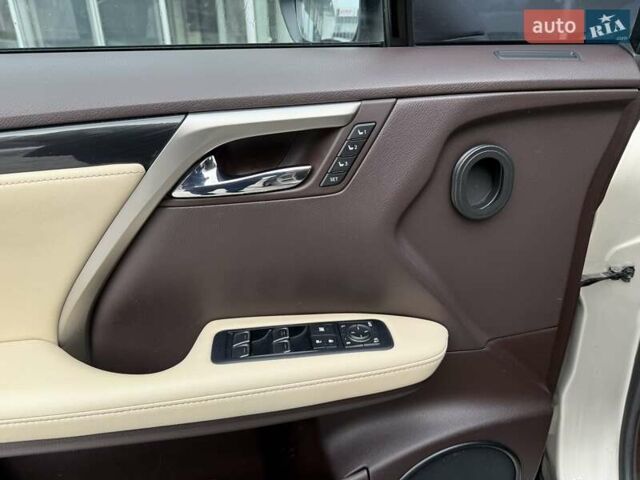 Бежевый Лексус РХ, объемом двигателя 2 л и пробегом 153 тыс. км за 26500 $, фото 13 на Automoto.ua