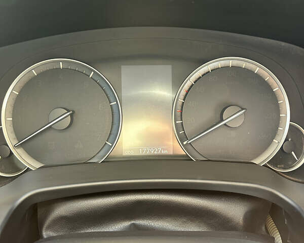 Бежевий Лексус РХ, об'ємом двигуна 2 л та пробігом 178 тис. км за 31000 $, фото 17 на Automoto.ua