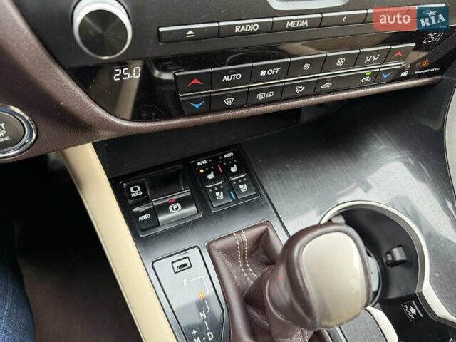 Бежевый Лексус РХ, объемом двигателя 2 л и пробегом 153 тыс. км за 26500 $, фото 28 на Automoto.ua