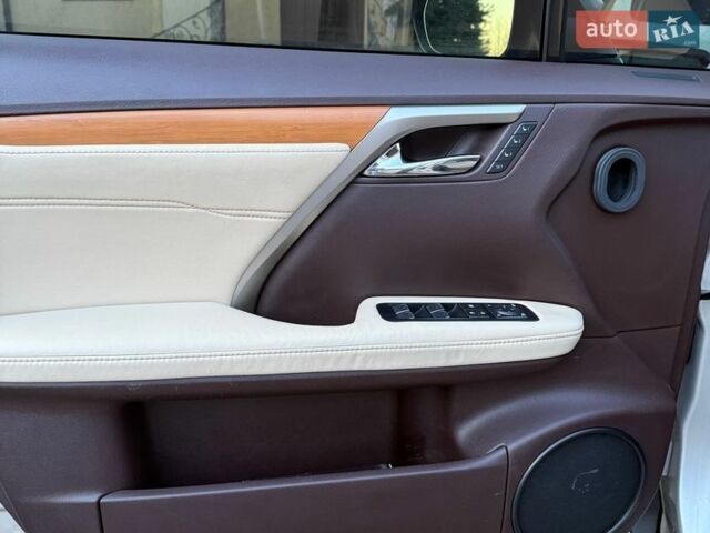 Бежевий Лексус РХ, об'ємом двигуна 3.46 л та пробігом 162 тис. км за 29000 $, фото 7 на Automoto.ua