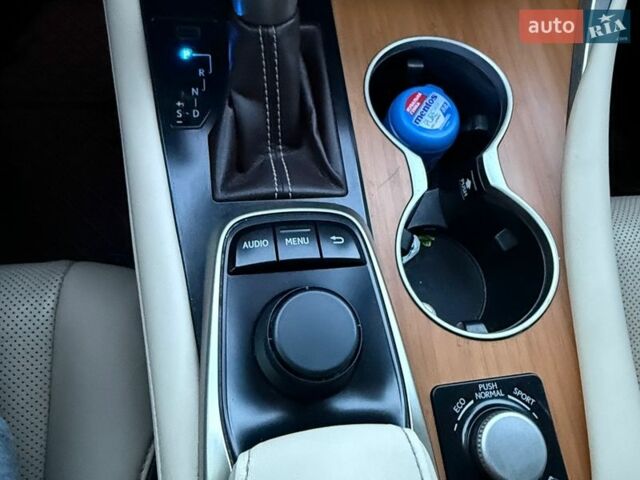 Бежевий Лексус РХ, об'ємом двигуна 3.46 л та пробігом 162 тис. км за 29000 $, фото 4 на Automoto.ua