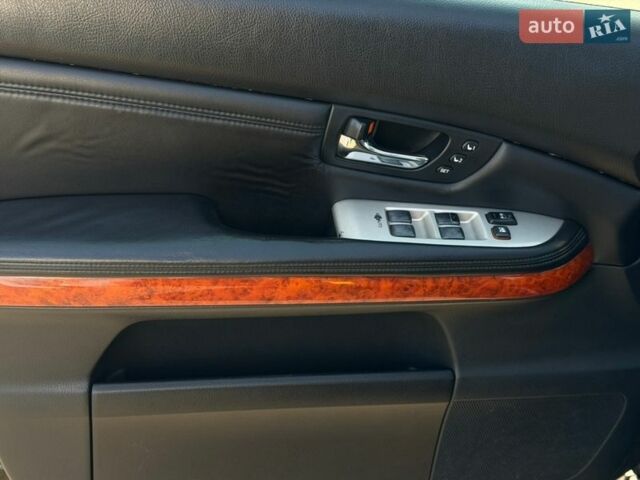 Черный Лексус РХ, объемом двигателя 3.3 л и пробегом 296 тыс. км за 10300 $, фото 30 на Automoto.ua