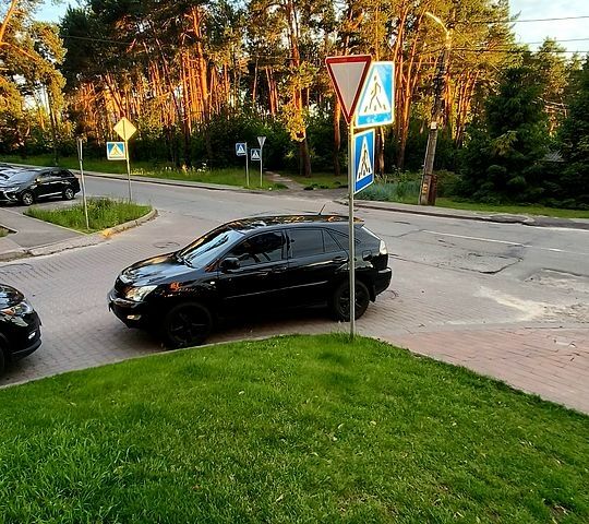 Черный Лексус РХ, объемом двигателя 3 л и пробегом 310 тыс. км за 8500 $, фото 4 на Automoto.ua