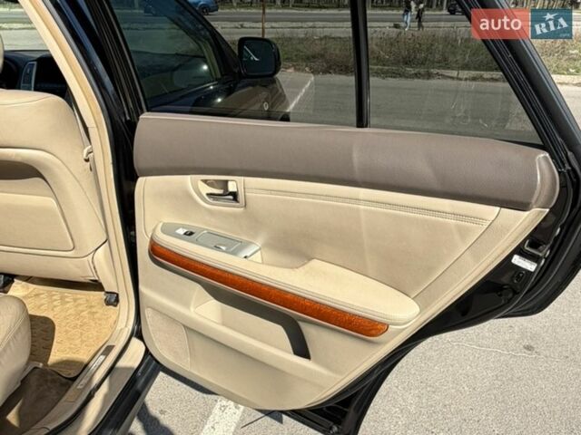 Черный Лексус РХ, объемом двигателя 3 л и пробегом 259 тыс. км за 10300 $, фото 12 на Automoto.ua