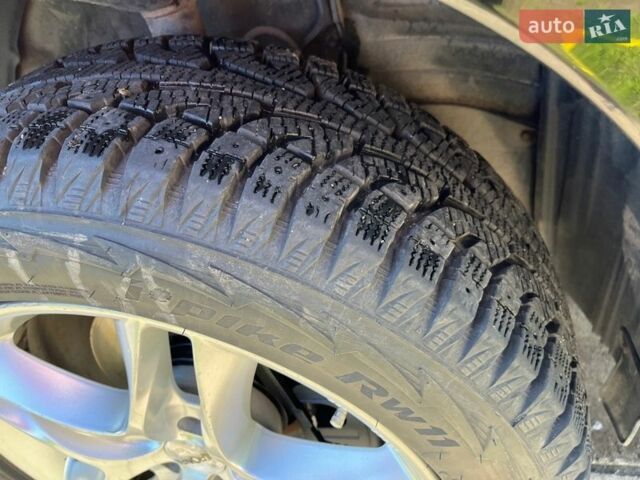 Черный Лексус РХ, объемом двигателя 3.3 л и пробегом 230 тыс. км за 10000 $, фото 15 на Automoto.ua