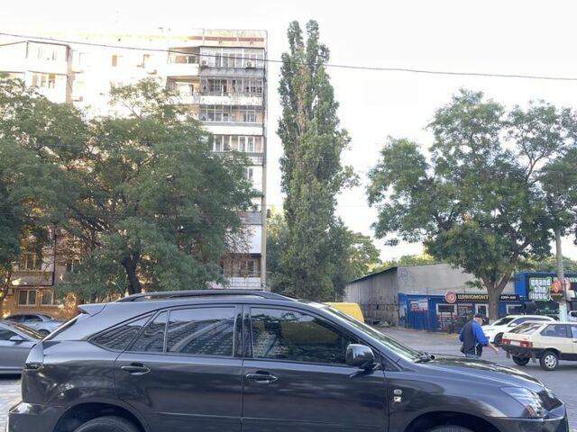 Черный Лексус РХ, объемом двигателя 3.3 л и пробегом 250 тыс. км за 10200 $, фото 3 на Automoto.ua