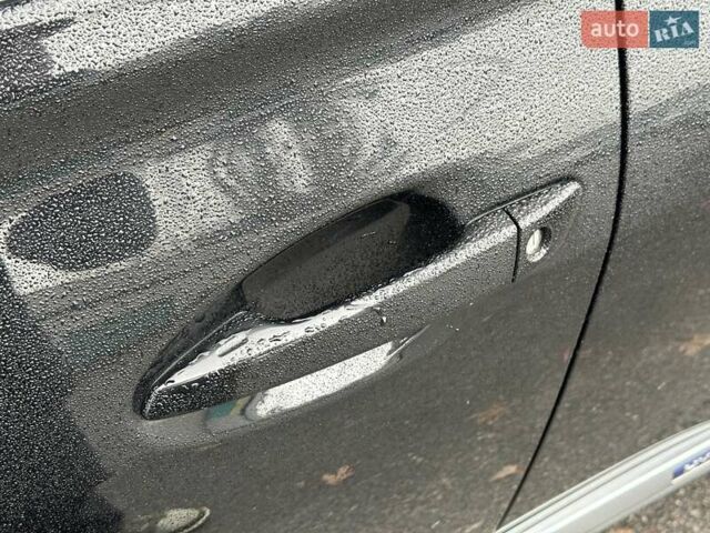 Чорний Лексус РХ, об'ємом двигуна 3.46 л та пробігом 326 тис. км за 15990 $, фото 16 на Automoto.ua