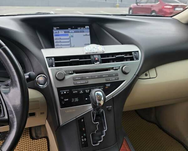 Черный Лексус РХ, объемом двигателя 3.46 л и пробегом 265 тыс. км за 16000 $, фото 10 на Automoto.ua
