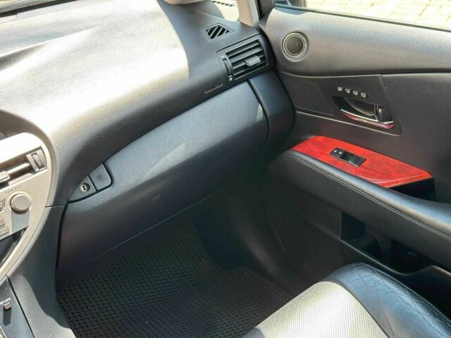 Черный Лексус РХ, объемом двигателя 0 л и пробегом 322 тыс. км за 14440 $, фото 19 на Automoto.ua