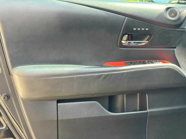 Черный Лексус РХ, объемом двигателя 0 л и пробегом 322 тыс. км за 14440 $, фото 9 на Automoto.ua