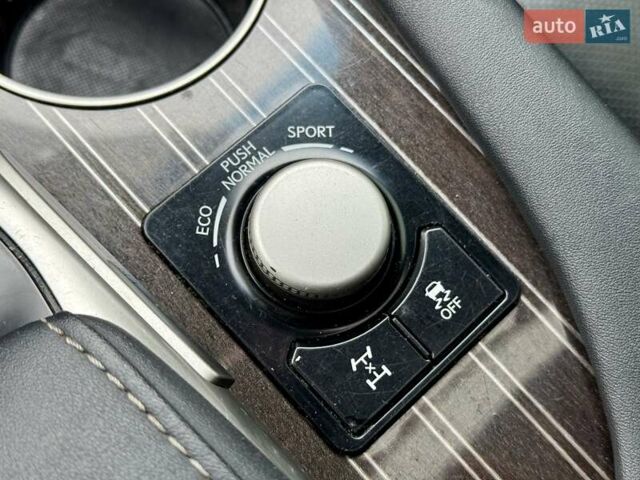 Черный Лексус РХ, объемом двигателя 3.46 л и пробегом 213 тыс. км за 28000 $, фото 23 на Automoto.ua