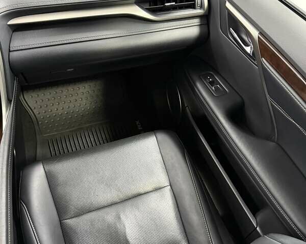 Черный Лексус РХ, объемом двигателя 3.46 л и пробегом 130 тыс. км за 29900 $, фото 26 на Automoto.ua