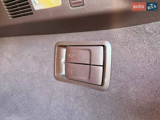 Чорний Лексус РХ, об'ємом двигуна 2 л та пробігом 90 тис. км за 31900 $, фото 62 на Automoto.ua