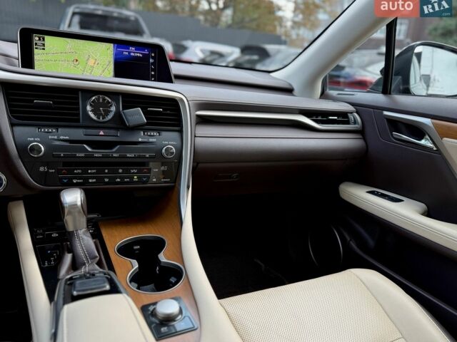 Черный Лексус РХ, объемом двигателя 3.46 л и пробегом 217 тыс. км за 31900 $, фото 19 на Automoto.ua