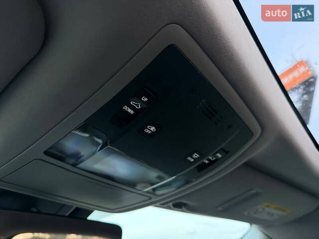 Черный Лексус РХ, объемом двигателя 2 л и пробегом 160 тыс. км за 27000 $, фото 65 на Automoto.ua