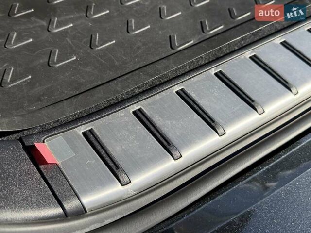 Черный Лексус РХ, объемом двигателя 2 л и пробегом 59 тыс. км за 42950 $, фото 67 на Automoto.ua