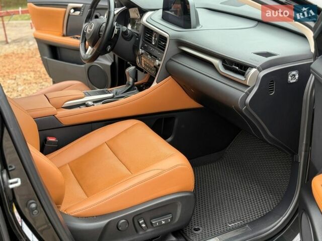 Черный Лексус РХ, объемом двигателя 2 л и пробегом 20 тыс. км за 44900 $, фото 1 на Automoto.ua