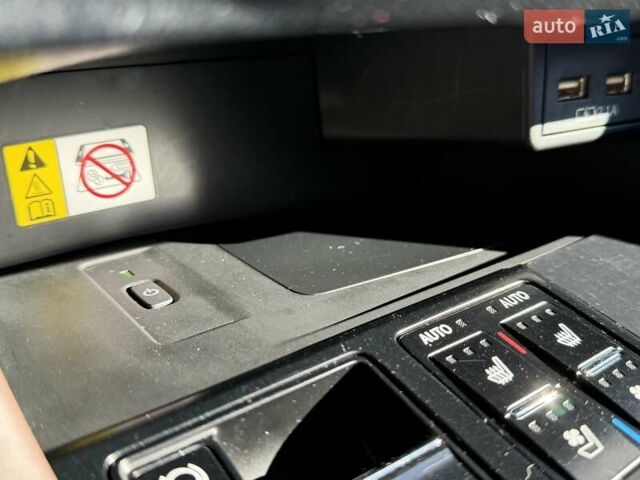 Черный Лексус РХ, объемом двигателя 2 л и пробегом 59 тыс. км за 42950 $, фото 95 на Automoto.ua