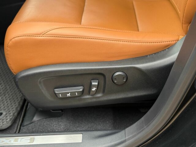 Черный Лексус РХ, объемом двигателя 2 л и пробегом 20 тыс. км за 43777 $, фото 5 на Automoto.ua