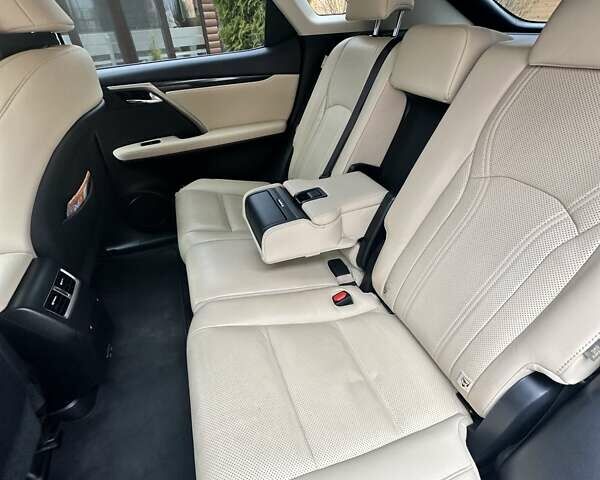 Черный Лексус РХ, объемом двигателя 2 л и пробегом 68 тыс. км за 47000 $, фото 2 на Automoto.ua