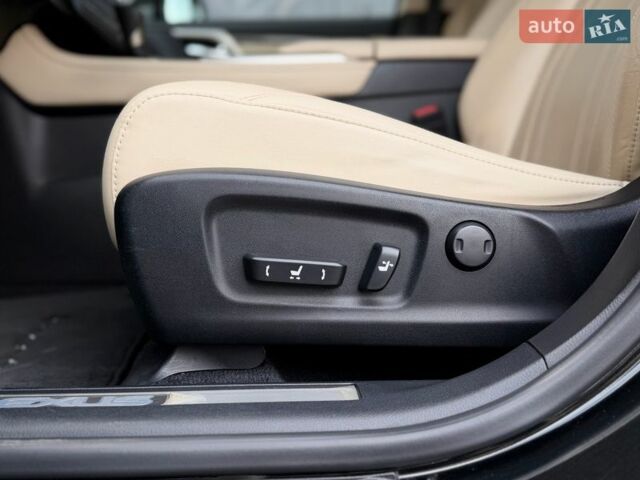 Черный Лексус РХ, объемом двигателя 2 л и пробегом 79 тыс. км за 45400 $, фото 20 на Automoto.ua